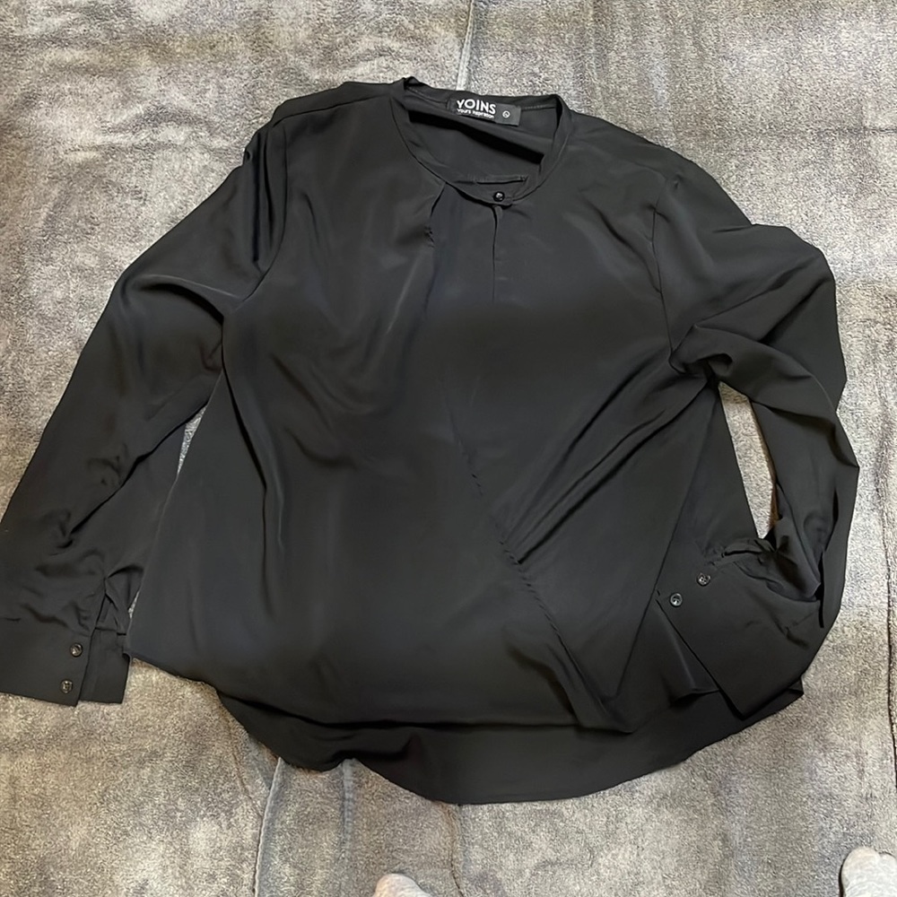 Open blouse with button